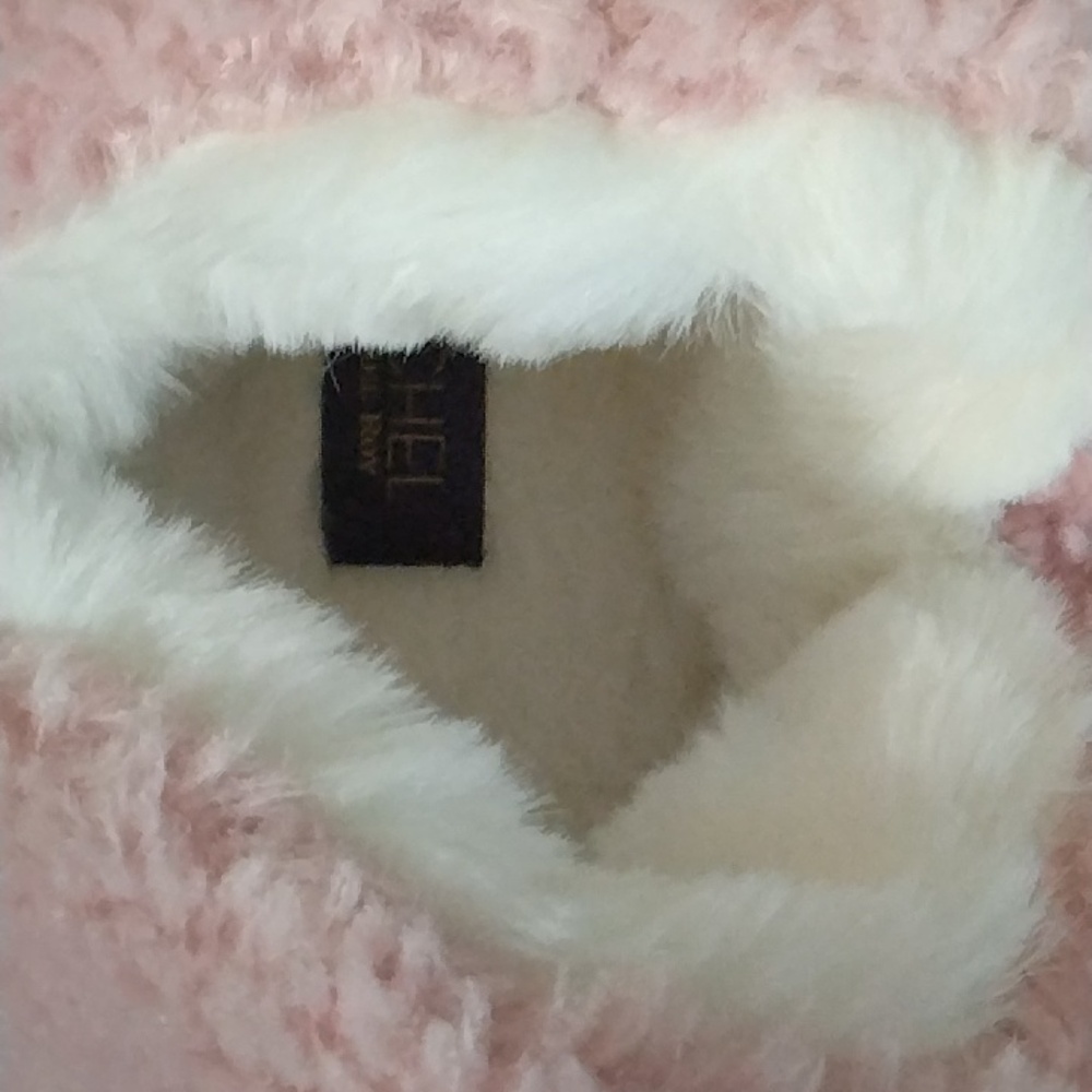 New With Tags Pink Color Memory Foam Slippers - Picture 13 of 16